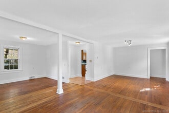 105 Southworth St in Milford, CT - Building Photo - Building Photo