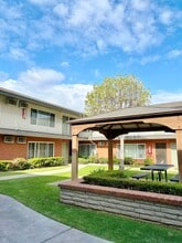 Cedar Glen in Anaheim, CA - Foto de edificio - Building Photo