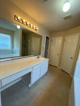2910 Meadowglen Cove in Houston, TX - Building Photo - Building Photo
