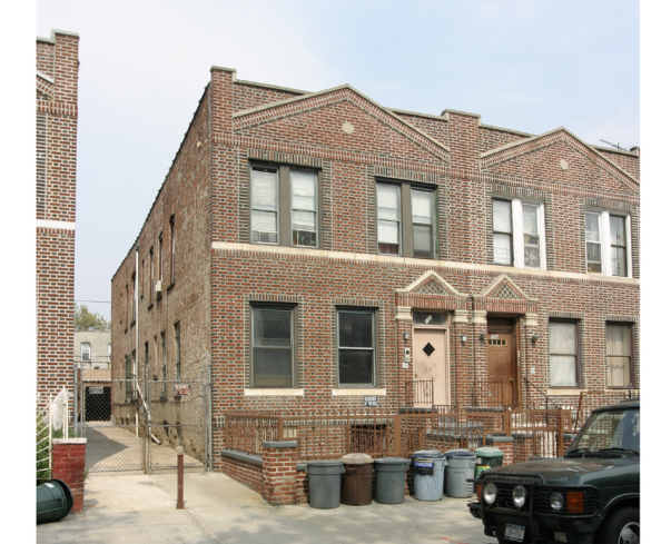 133 E 95th St in Brooklyn, NY - Foto de edificio