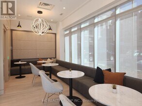 3250 Carding Mill Trail in Oakville, ON - Building Photo - Building Photo