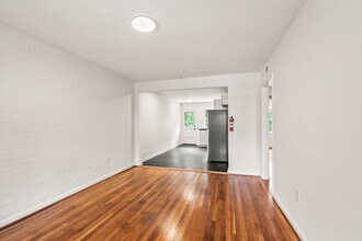 1640 W Northwest Blvd in Winston-Salem, NC - Foto de edificio - Building Photo