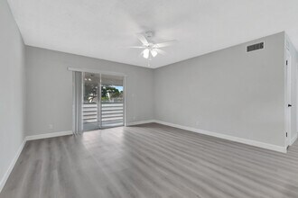 1271 NW 13th St, Unit 433-C in Boca Raton, FL - Building Photo - Building Photo