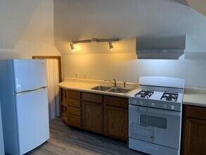 709 W Illinois St, Unit 1 and 2 in Urbana, IL - Building Photo - Building Photo