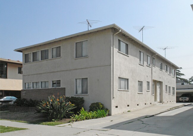 1136-1138 S Holt Ave in Los Angeles, CA - Building Photo - Building Photo