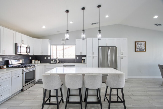 81358 Avenida Blanca