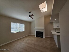 2020 W Union Hills Dr in Phoenix, AZ - Building Photo - Building Photo