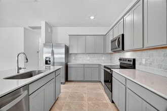 1624 Grn Orch St in St. Cloud, FL - Foto de edificio - Building Photo