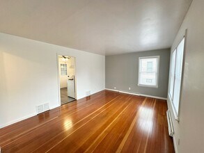 858 Clay St in Woodstock, IL - Building Photo - Building Photo