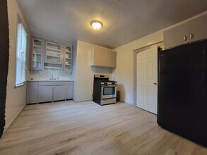 6215 Carpenter Ave in Cleveland, OH - Building Photo - Building Photo