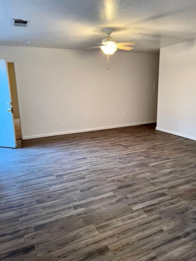 1828 Desert Breeze Dr SW in Albuquerque, NM - Building Photo - Building Photo