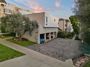 916 1st St in Hermosa Beach, CA - Building Photo - Building Photo