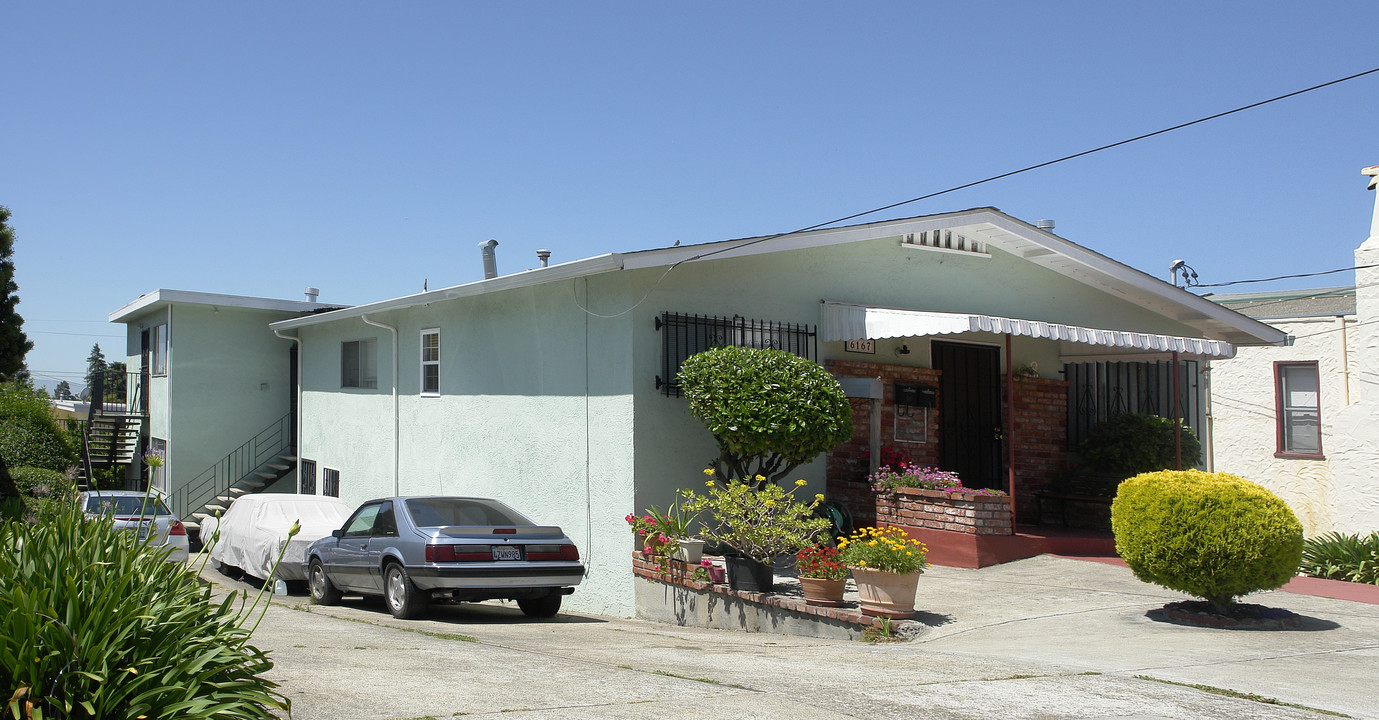 6167 Mauritania Ave in Oakland, CA - Building Photo