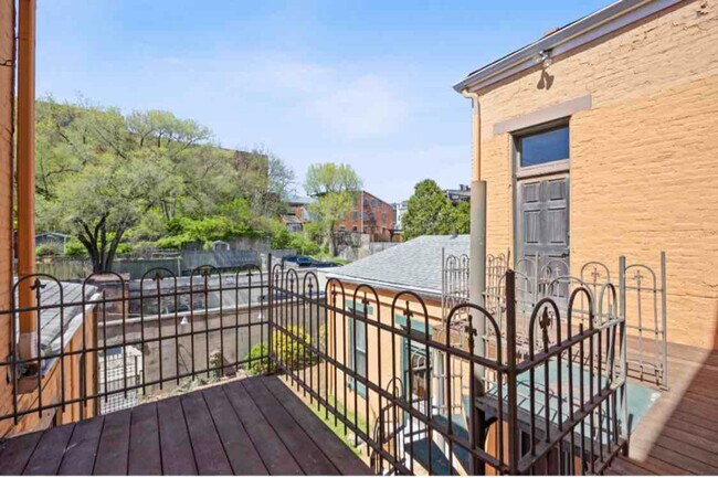 1709 Highland Ave in Cincinnati, OH - Building Photo - Building Photo