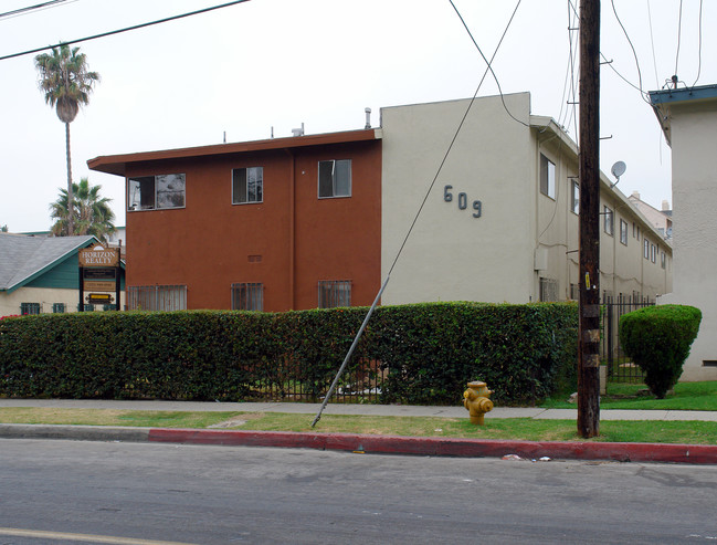 609 W Hyde Park Blvd in Inglewood, CA - Building Photo - Building Photo