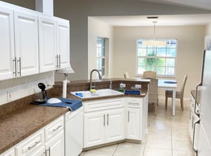 1012 Laurel Ave in Venice, FL - Foto de edificio - Building Photo