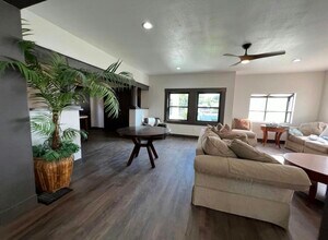 345 N Van Ness Ave in Fresno, CA - Building Photo - Building Photo