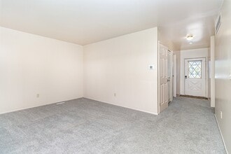 Mount Royal Townhomes in Kalamazoo, MI - Foto de edificio - Building Photo