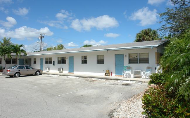 1525 S N ST in Lake Worth, FL - Foto de edificio - Building Photo