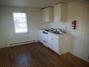 24 Turntable Jct, Unit APT.1 in Flemington, NJ - Foto de edificio - Building Photo