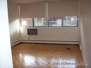 1455 Commonwealth Ave, Unit 317 in Boston, MA - Foto de edificio - Building Photo