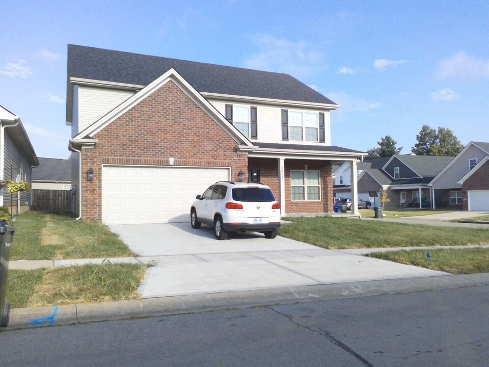 2833 Cherry Blossom Way in Lexington, KY - Building Photo