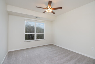 Grand35 Apartments - 55 Plus Active Adult in Burnsville, MN - Foto de edificio - Building Photo