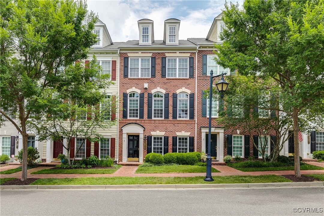 1004 Hyde Ln, Unit 2836D in Richmond, VA - Foto de edificio