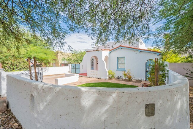 2316 E 4th St in Tucson, AZ - Foto de edificio - Building Photo