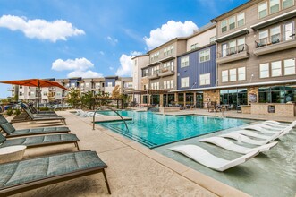 Westloop in Irving, TX - Foto de edificio - Building Photo