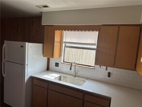 645 W Adams St in Fayetteville, AR - Building Photo - Building Photo