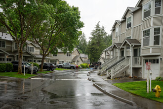 Willow Grove at Ashford Park in Redmond, WA - Building Photo - Building Photo