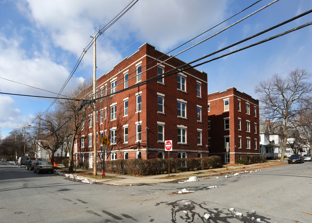 60 Carroll St in Poughkeepsie, NY - Building Photo