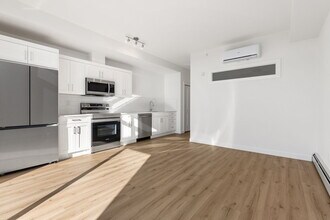 55 Lucas Way NW in Calgary, AB - Building Photo - Building Photo