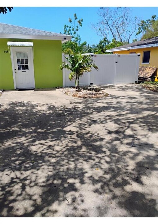 504 Milwaukee Ave in Dunedin, FL - Building Photo