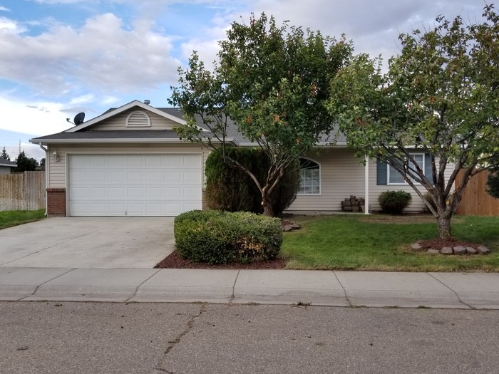 529 Knights Cir in Nampa, ID - Building Photo