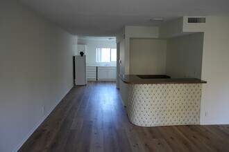 4310 Ventura Canyon in Sherman Oaks, CA - Building Photo - Building Photo