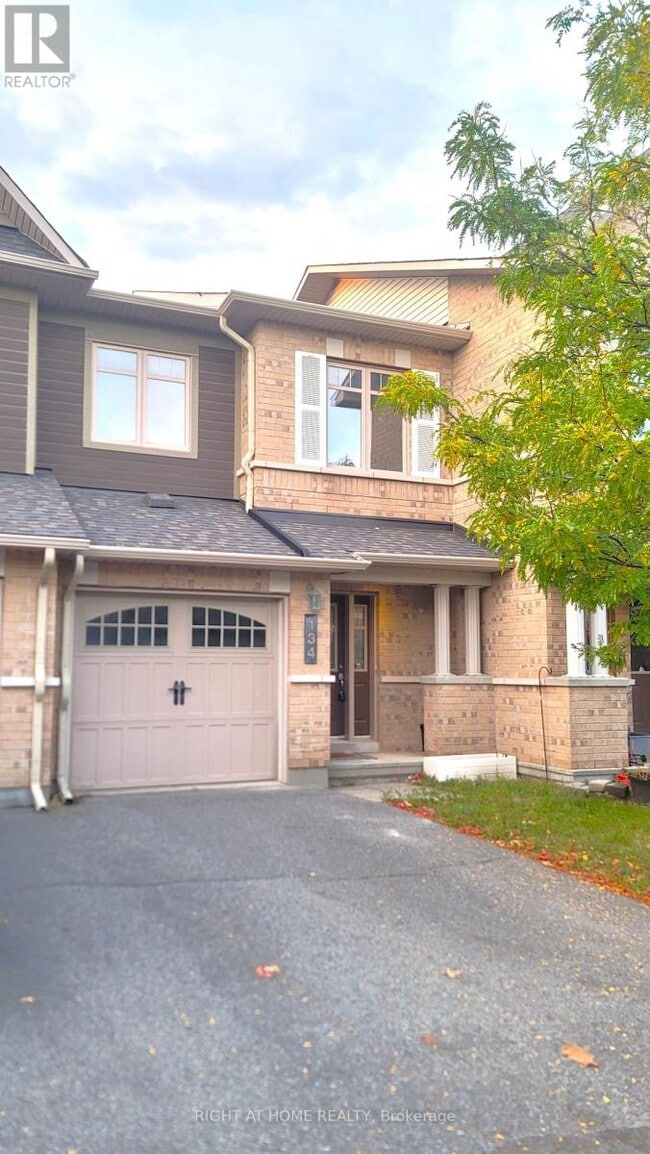 134 Mancini Way in Ottawa, ON - Building Photo - Building Photo