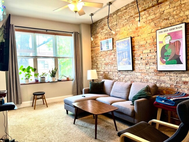 1911 W Cortland St in Chicago, IL - Building Photo - Building Photo