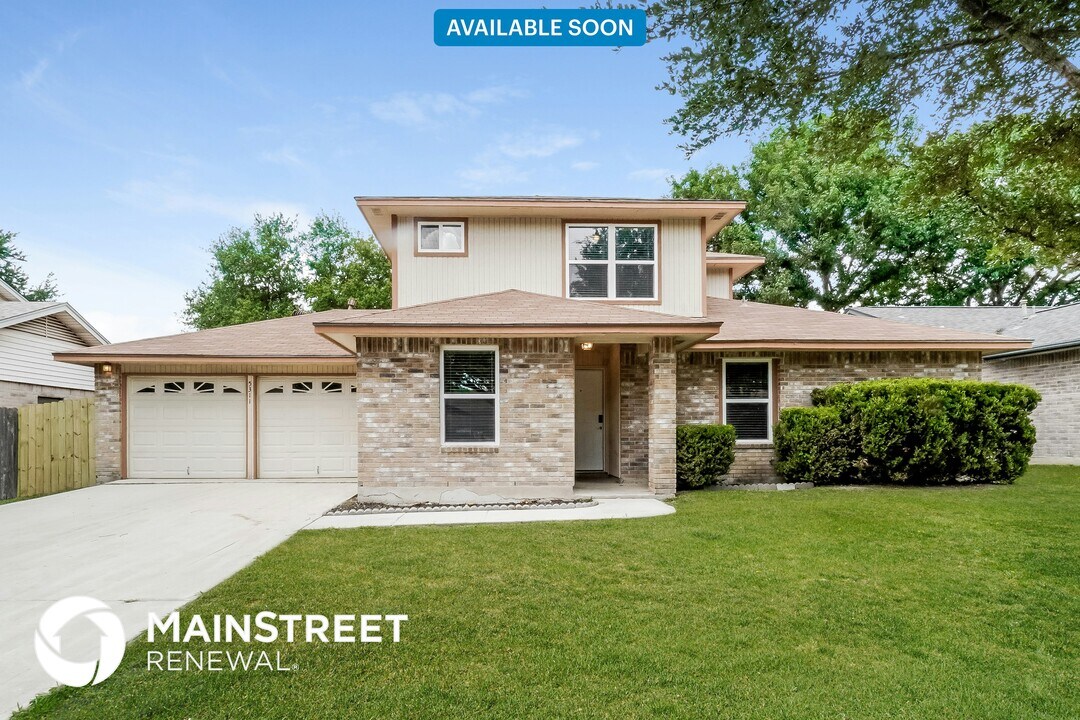 5311 Peppermint Ln in Kirby, TX - Building Photo