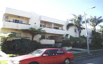 11270 Huston St in North Hollywood, CA - Building Photo