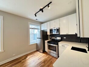 659 W Wrightwood Ave in Chicago, IL - Building Photo - Building Photo