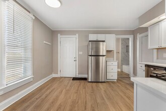 402 E Elm St in Urbana, IL - Foto de edificio - Building Photo