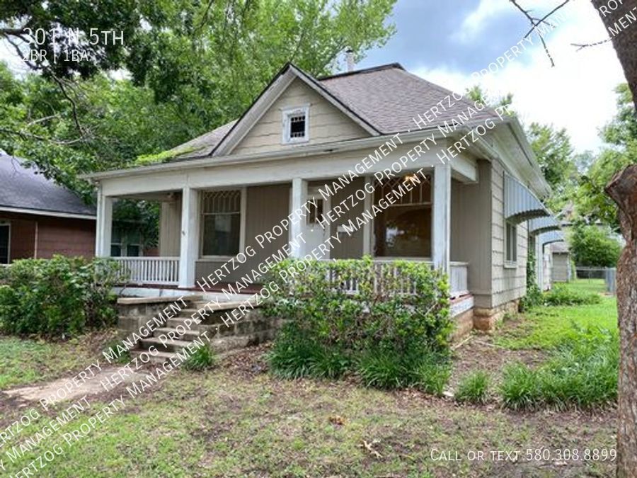 301 N 5th St in Ponca City, OK - Building Photo