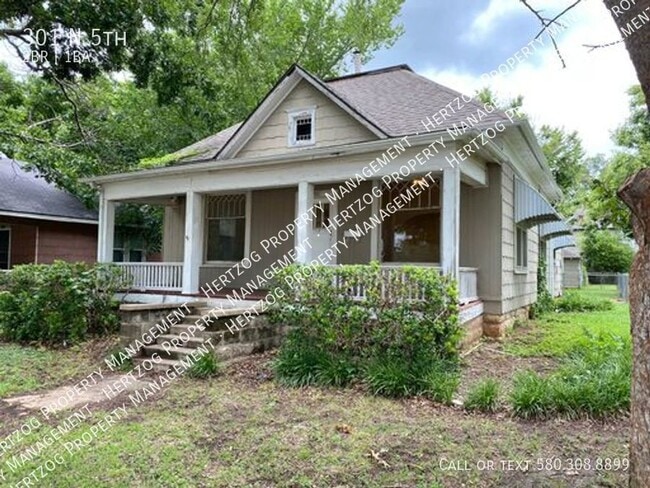 property at 301 N 5th St