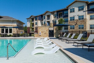 The James on Grand Avenue in Austin, TX - Building Photo