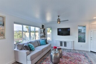 813 Caminito Nogales in Chula Vista, CA - Foto de edificio - Building Photo