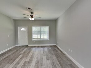 2555 W Royal Palm Dr in Citrus Springs, FL - Building Photo - Building Photo