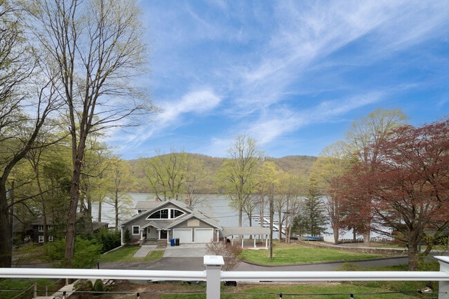 property at 5 Juniper Ln