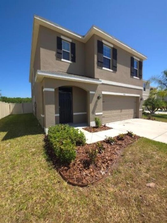 1580 Bering Rd in Wesley Chapel, FL - Building Photo